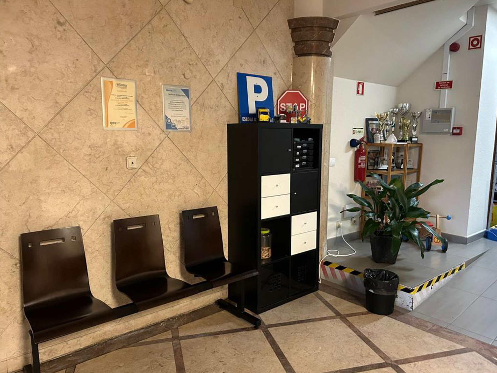 Instalações - Escola de Condução Pero Pinheiro